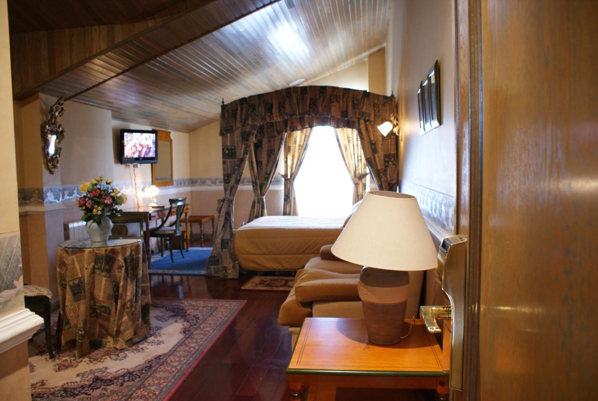 My Rooms City Hotel Camino De Santiago Los Tomillares ภายนอก รูปภาพ